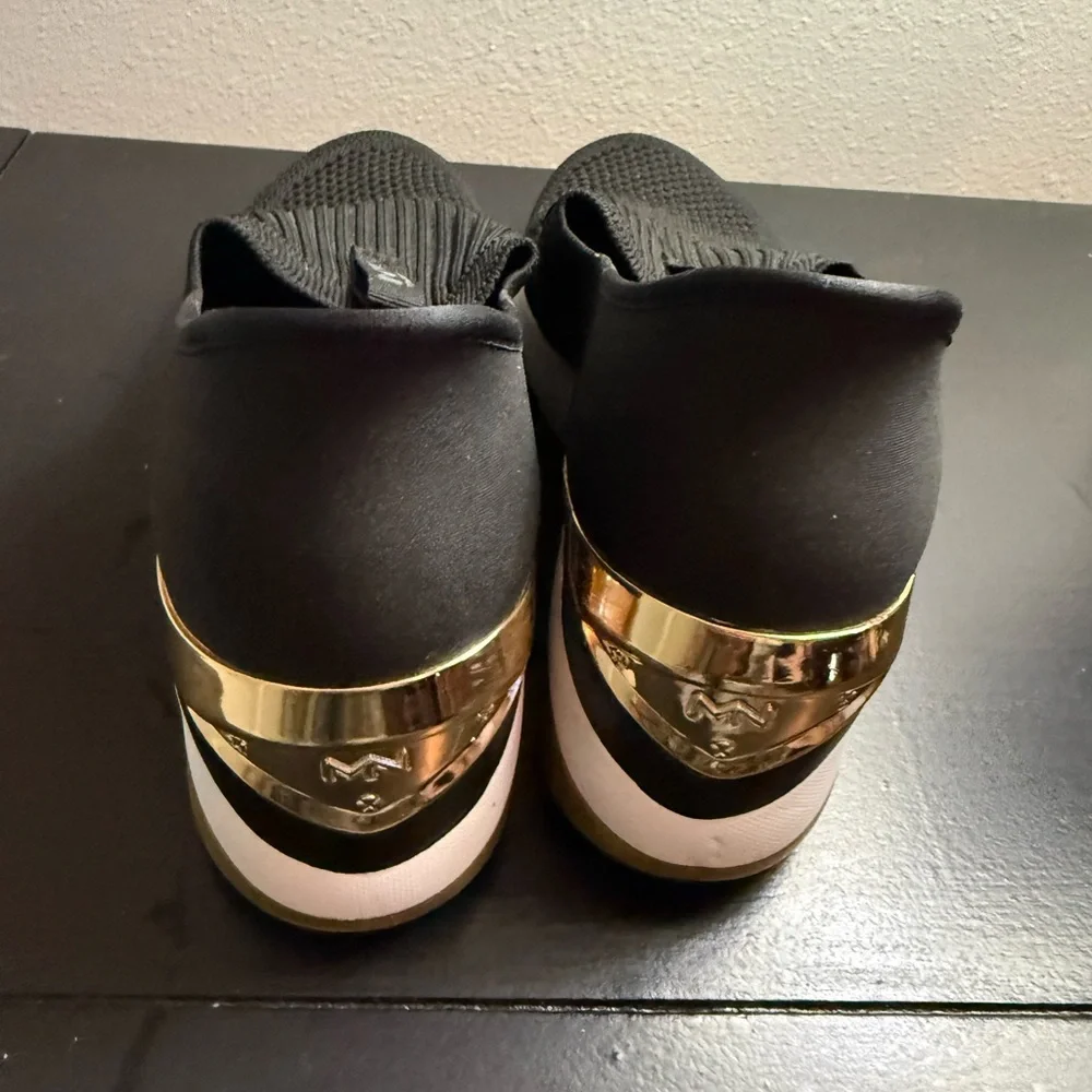 Mark Nason SKECHERS Womens 8 WEDGE Fashion SNEAKERS Black Gold 177667 - Picture 2 of 8
